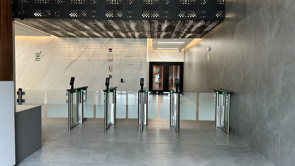 Fibra-Peru-boosts-security-with-Gunnebo-speed-gates